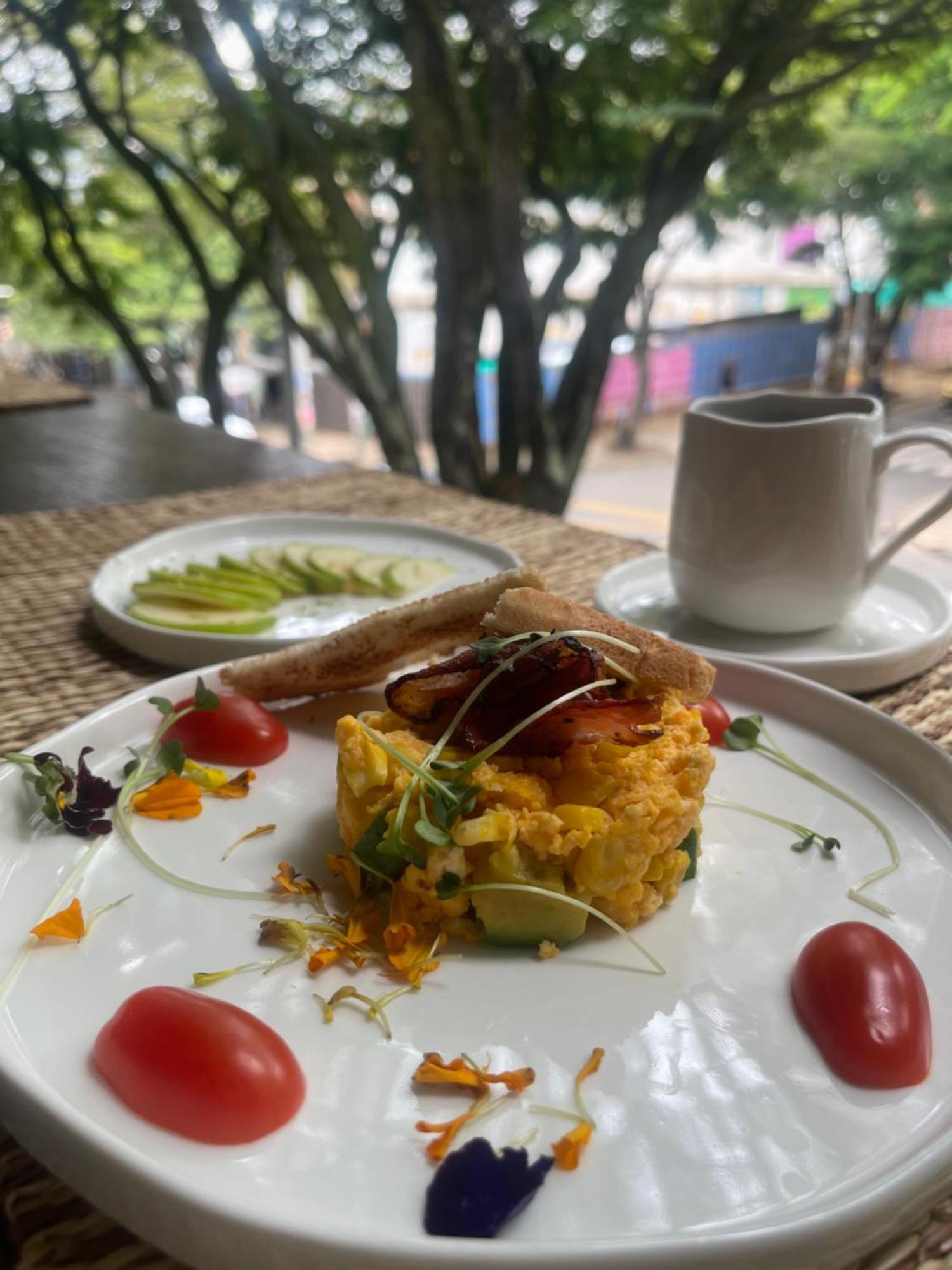 Moet Medellin Hotel Ngoại thất bức ảnh