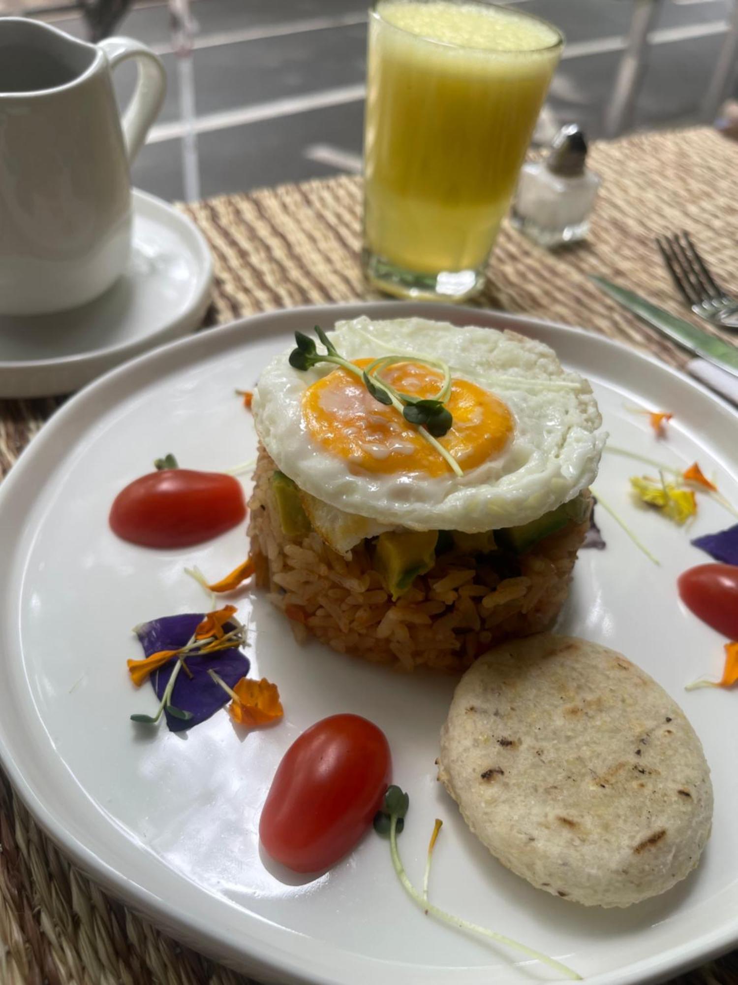 Moet Medellin Hotel Ngoại thất bức ảnh